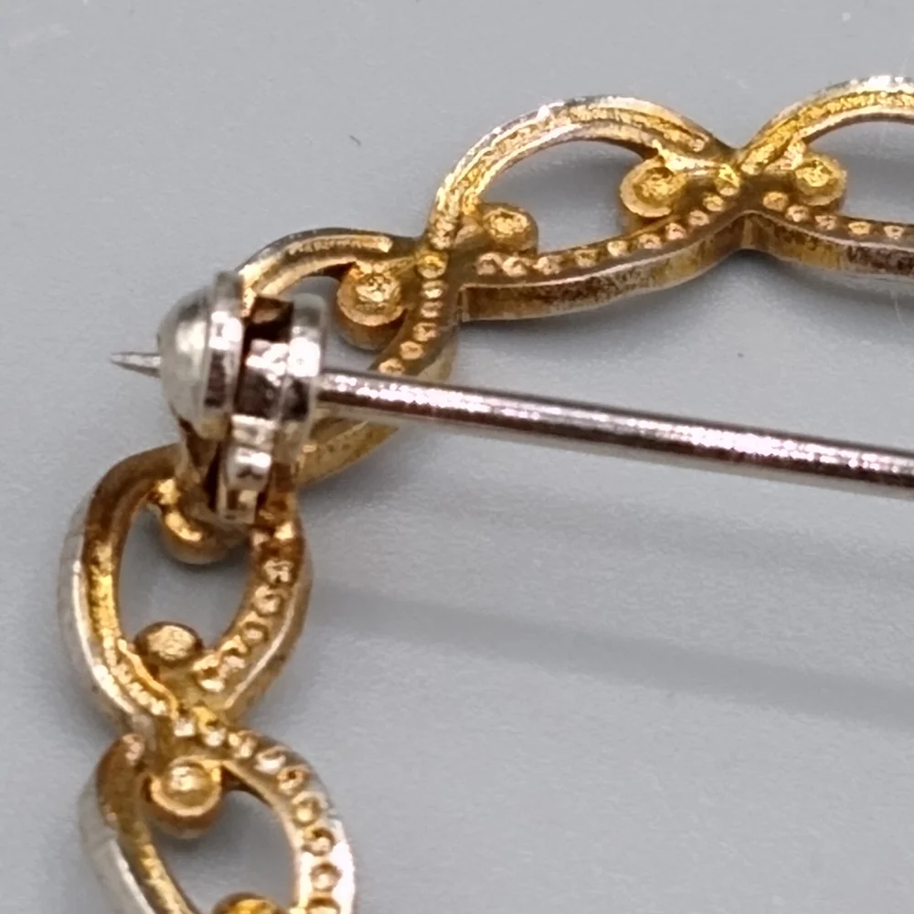 Gold tone Filigree Rhinestone Wreath Circle Brooch Pin Vintage - Picture 7 of 10